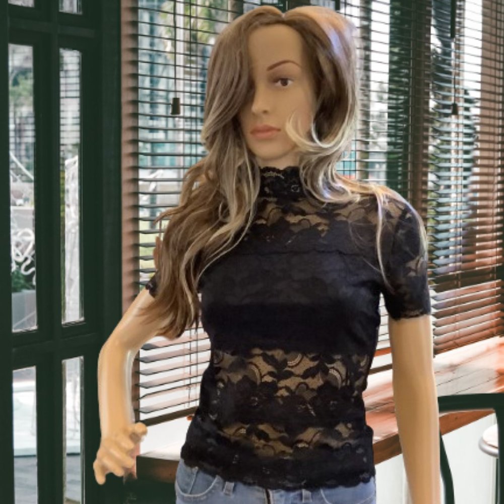 NWT Women's Guess Lacy Top!